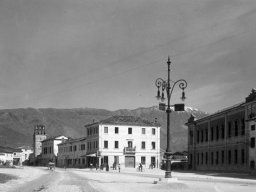Campanile visto dalla piazza